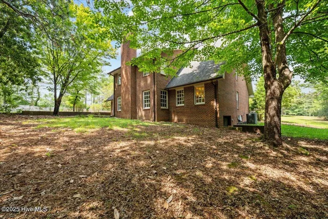 $547,000 | 143 Shagbark Road, Seven Lakes, NC 27376