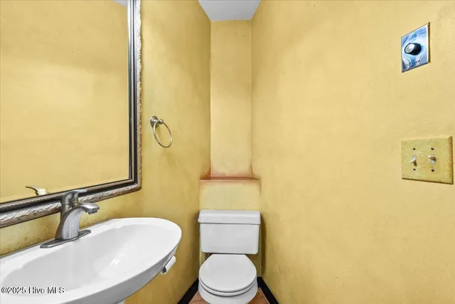 $547,000 | 143 Shagbark Road, Seven Lakes, NC 27376