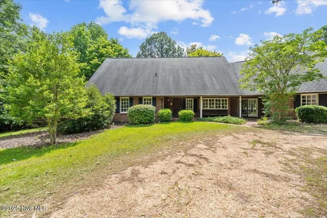 $547,000 | 143 Shagbark Road, Seven Lakes, NC 27376