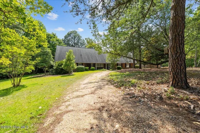 $547,000 | 143 Shagbark Road, Seven Lakes, NC 27376