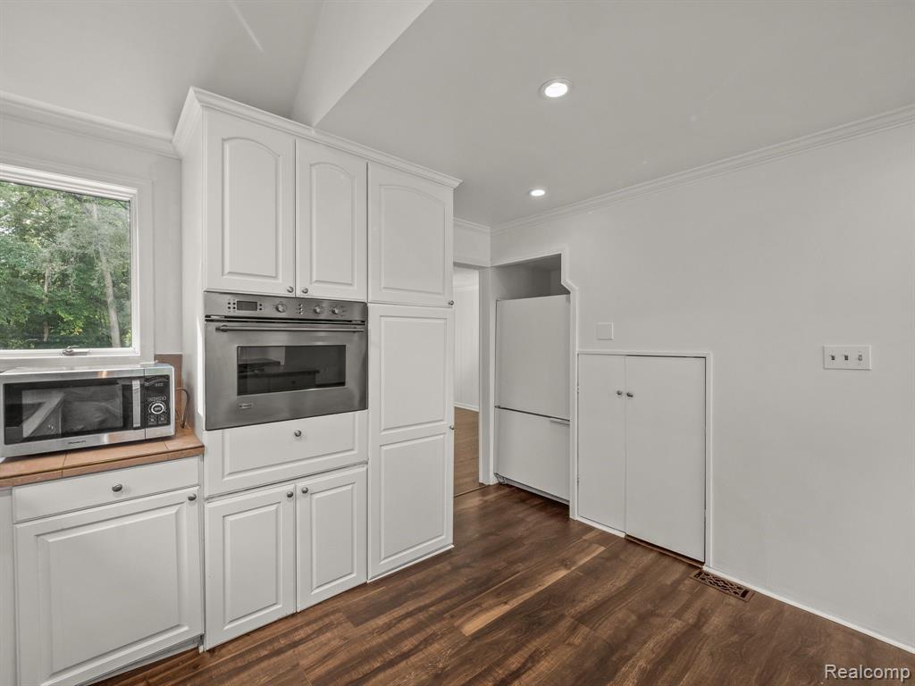 48070 Shelby Road Utica, MI 48317 - Photo 11 of 29