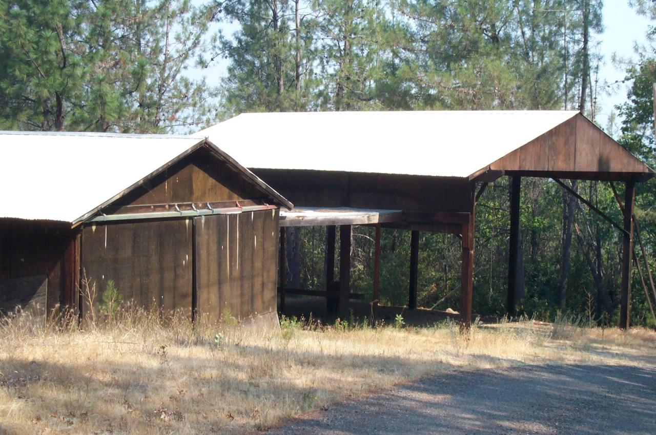 15577 Gas House Hill Road Redding, CA 96087 - Photo 18 of 21 Barn RV