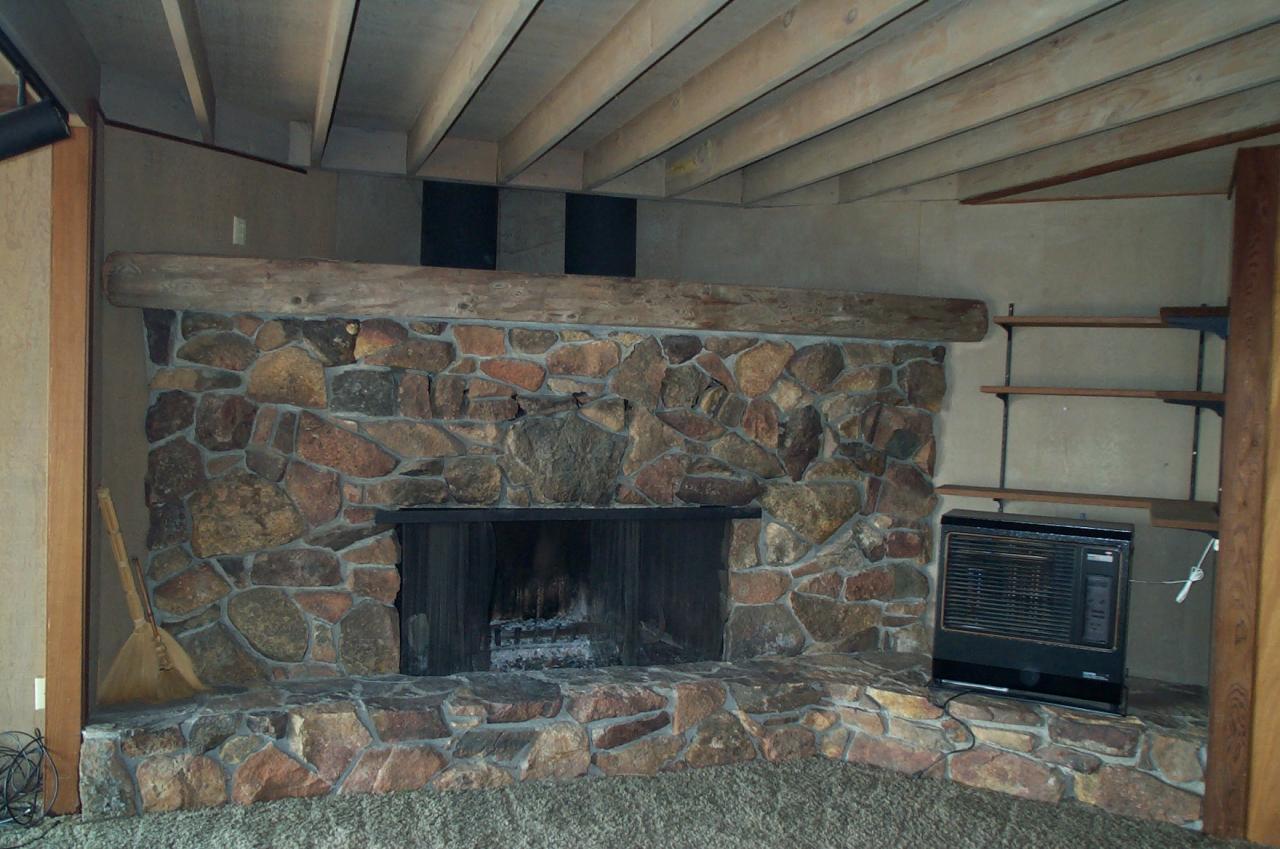 15577 Gas House Hill Road Redding, CA 96087 - Photo 8 of 21 Fireplace/kerosene