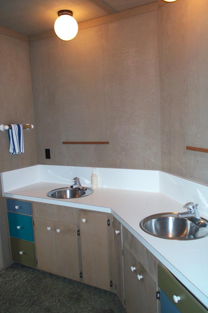 15577 Gas House Hill Road Redding, CA 96087 - Photo 10 of 21 Upstairs bath