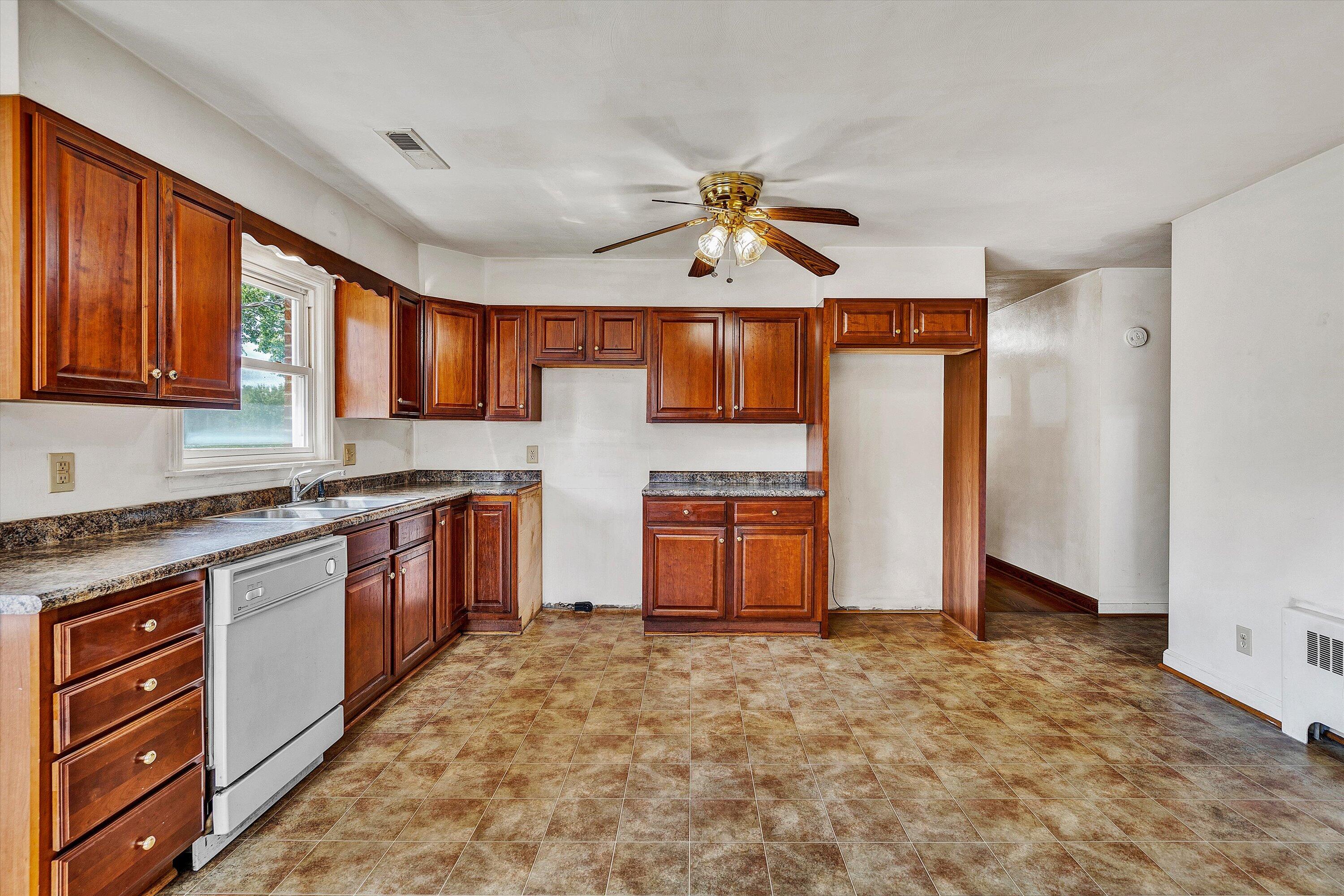 4038 High Acres Road Northwest Roanoke, VA 24017 - Photo 8 of 28 08-DSC04051