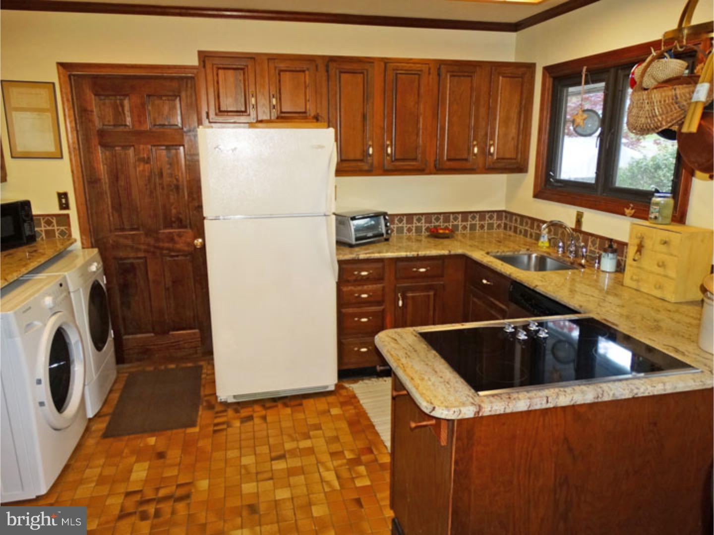 60 Round Hill Road Levittown, PA 19056 - Photo 3 of 25 Kitchen