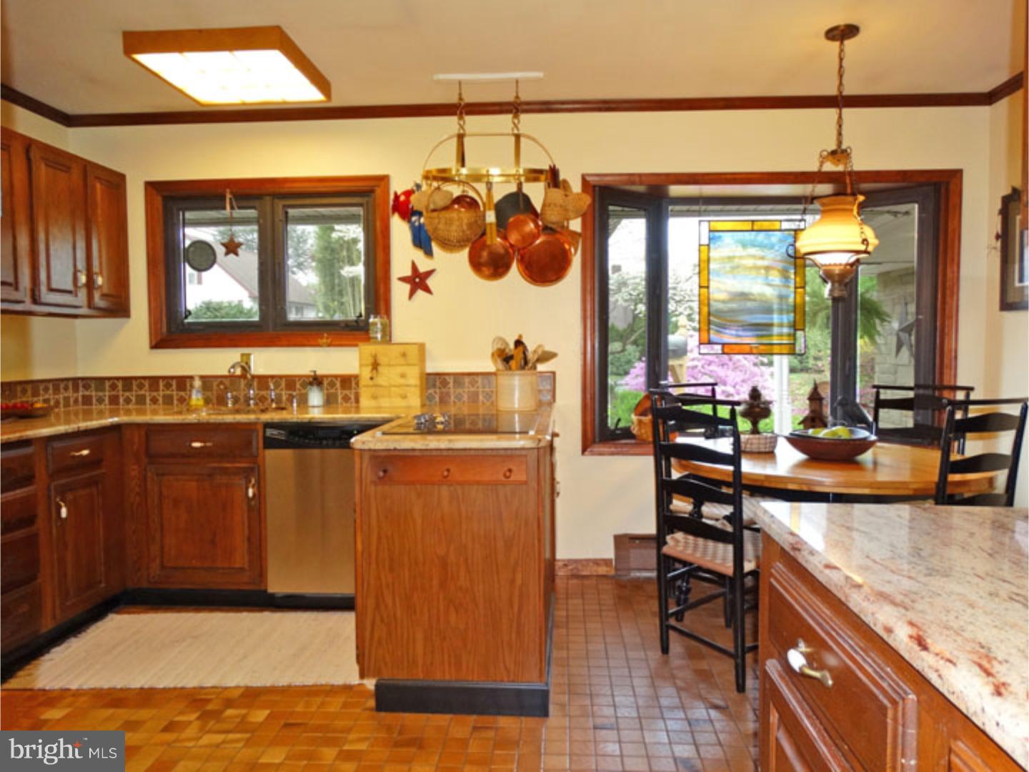 60 Round Hill Road Levittown, PA 19056 - Photo 4 of 25 Kitchen