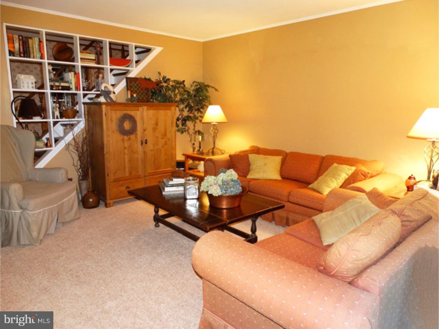 60 Round Hill Road Levittown, PA 19056 - Photo 6 of 25 Living Room