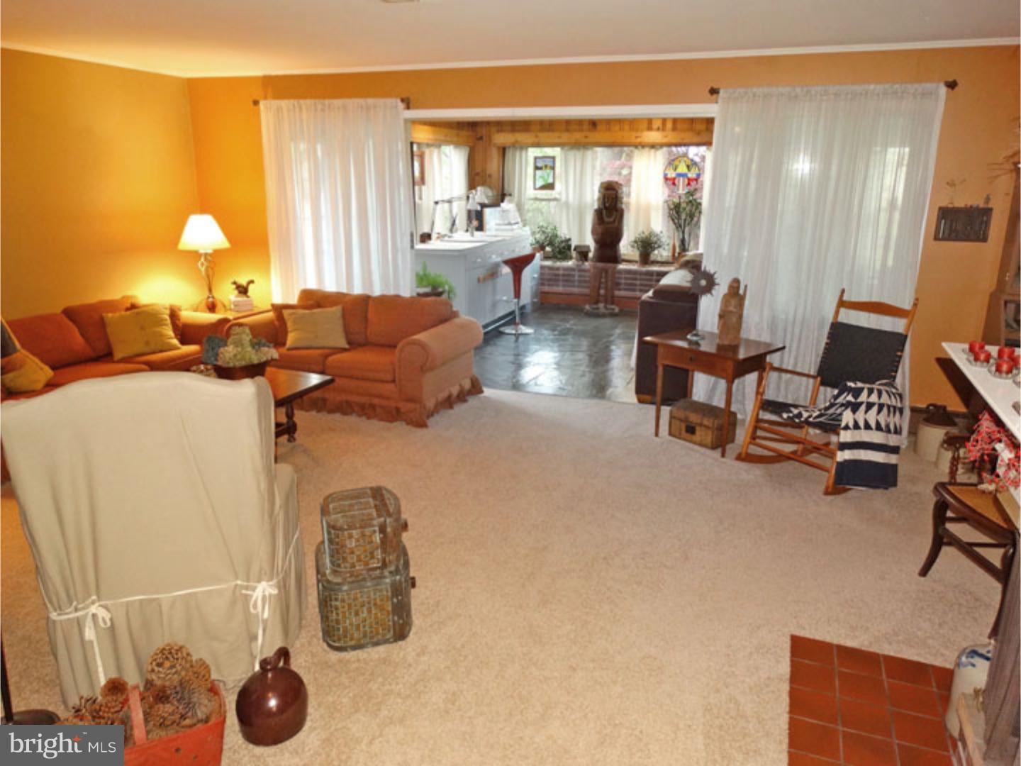 60 Round Hill Road Levittown, PA 19056 - Photo 8 of 25 Living Room