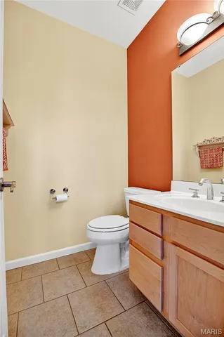 $754,900 | 811 Wheaton Way, Creve Coeur, MO 63141