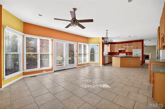 $754,900 | 811 Wheaton Way, Creve Coeur, MO 63141