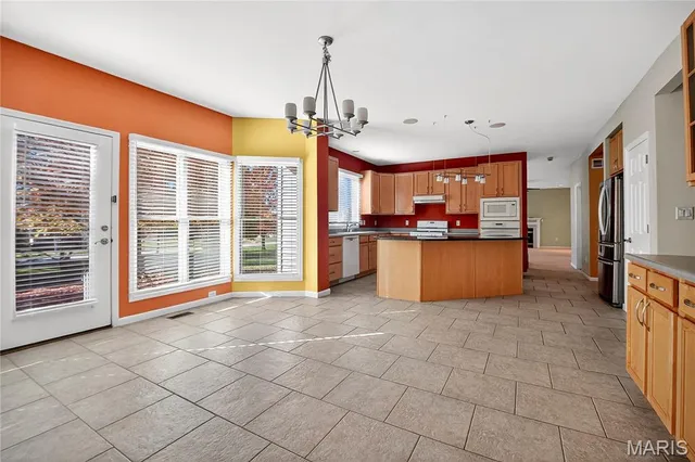 $754,900 | 811 Wheaton Way, Creve Coeur, MO 63141