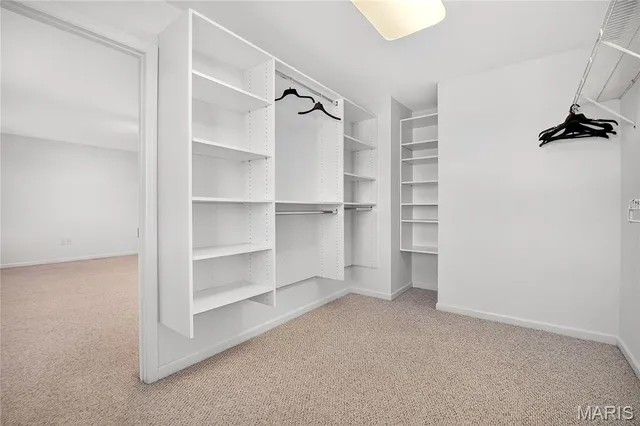 $754,900 | 811 Wheaton Way, Creve Coeur, MO 63141