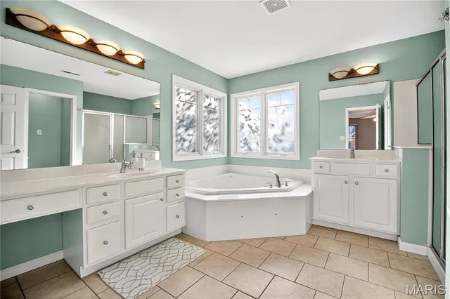 $754,900 | 811 Wheaton Way, Creve Coeur, MO 63141