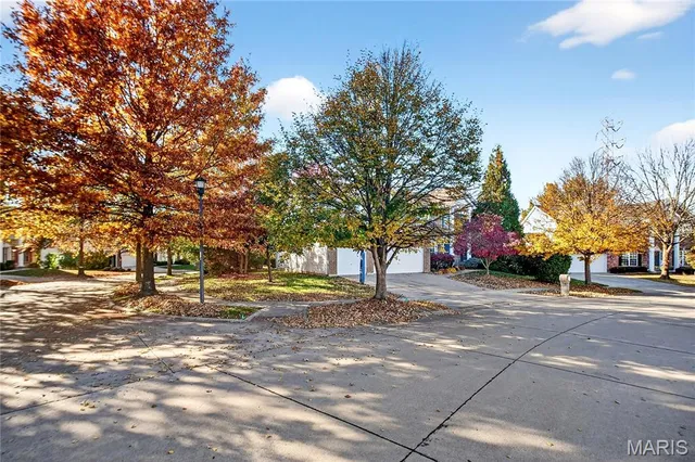 $754,900 | 811 Wheaton Way, Creve Coeur, MO 63141