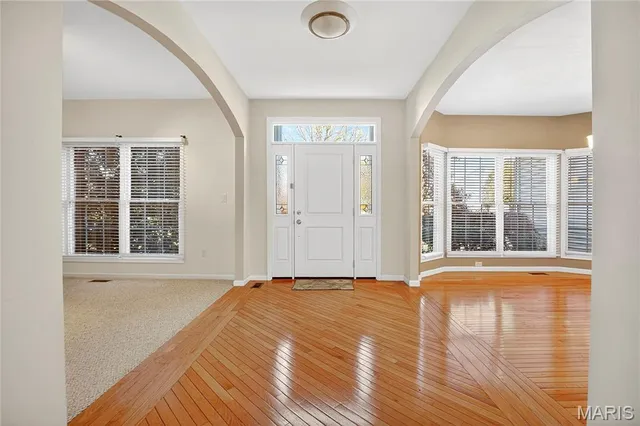 $754,900 | 811 Wheaton Way, Creve Coeur, MO 63141