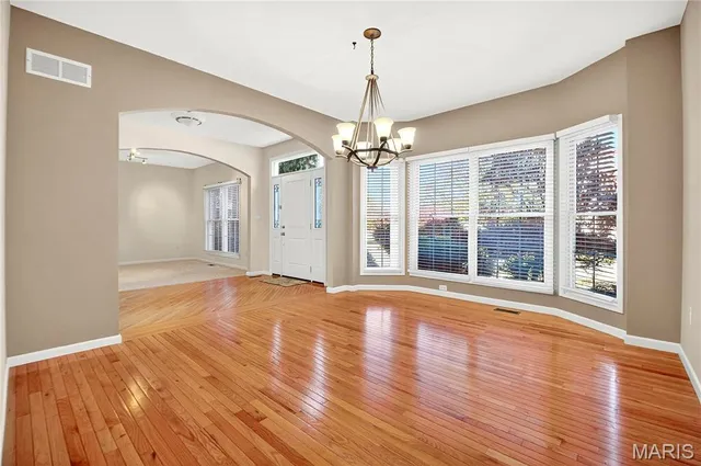 $754,900 | 811 Wheaton Way, Creve Coeur, MO 63141