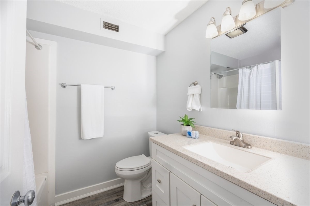 3 Beal's Cove Road, Unit E Hingham, MA 02043 - Photo 11 of 16 Gallery Image 11