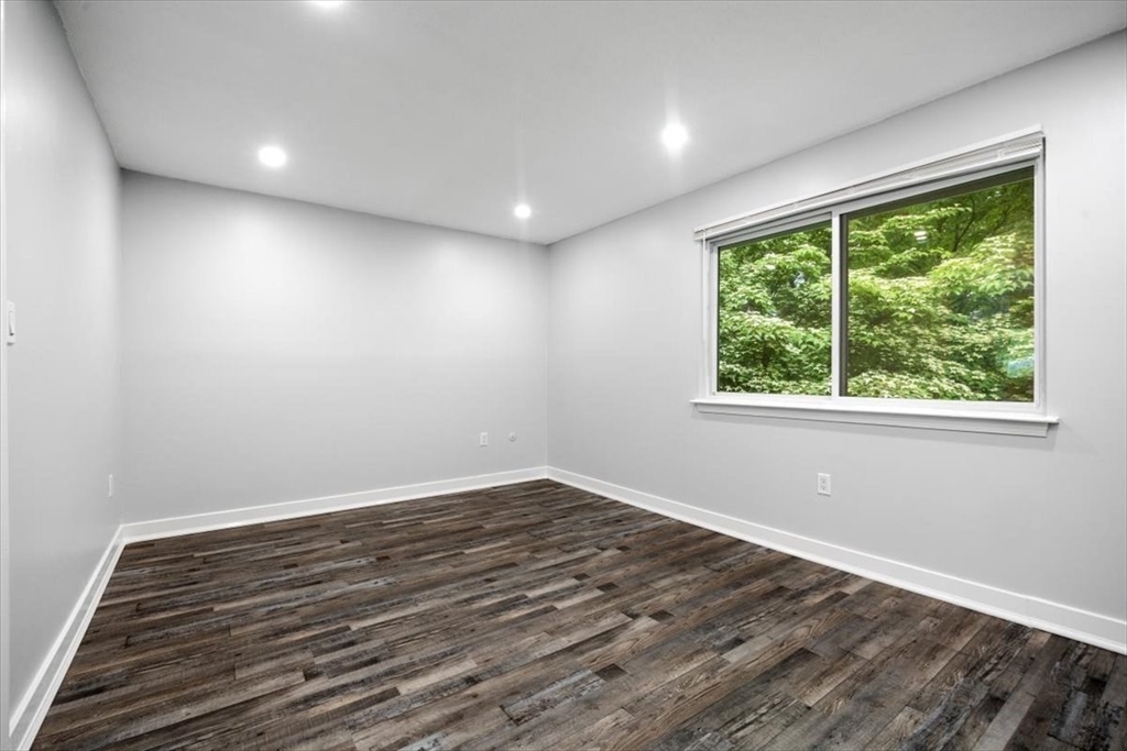 3 Beal's Cove Road, Unit E Hingham, MA 02043 - Photo 12 of 16 Gallery Image 12