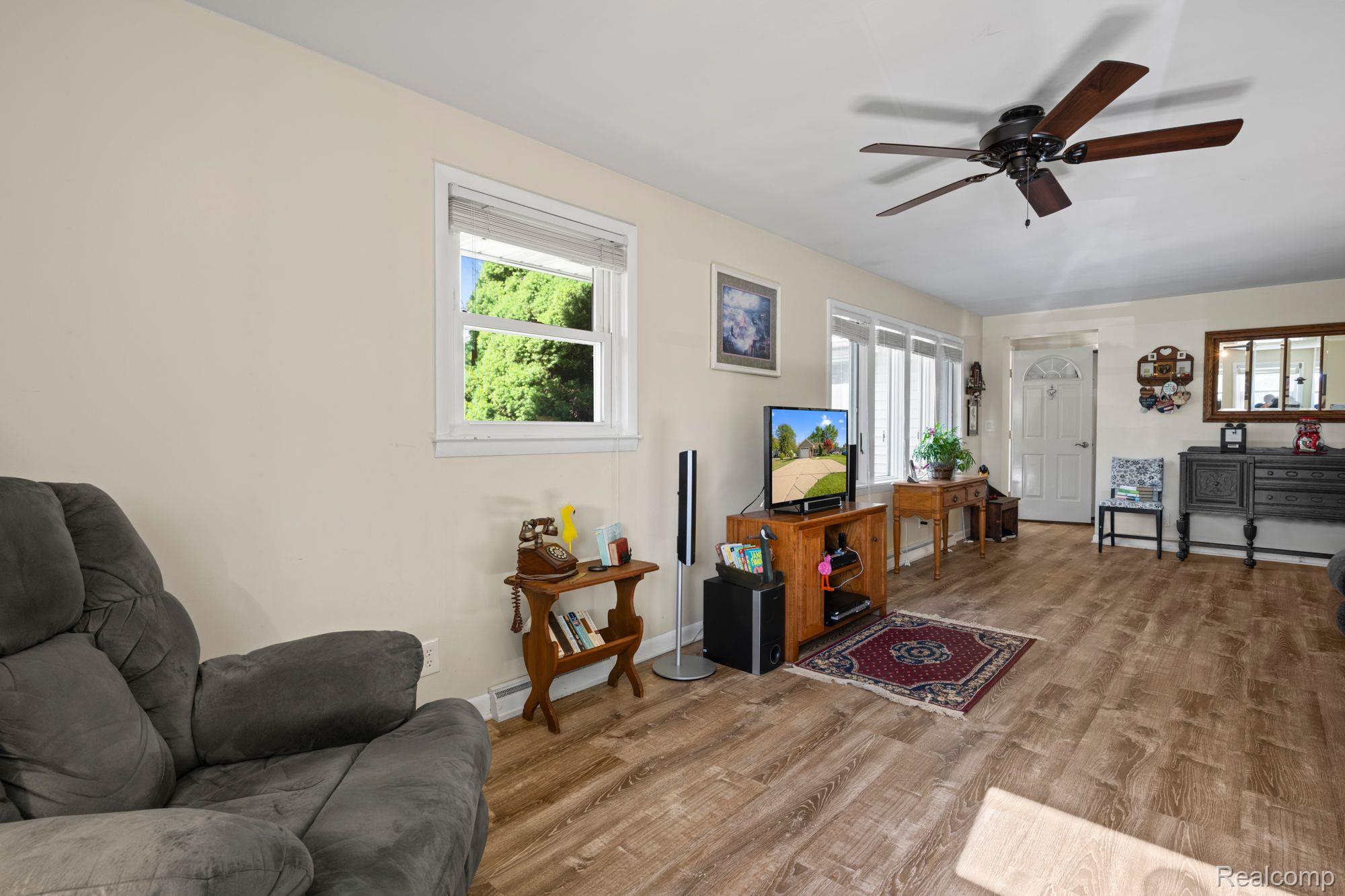 6035 Corunna Road Flint, MI 48532 - Photo 8 of 34 Gallery Image 8
