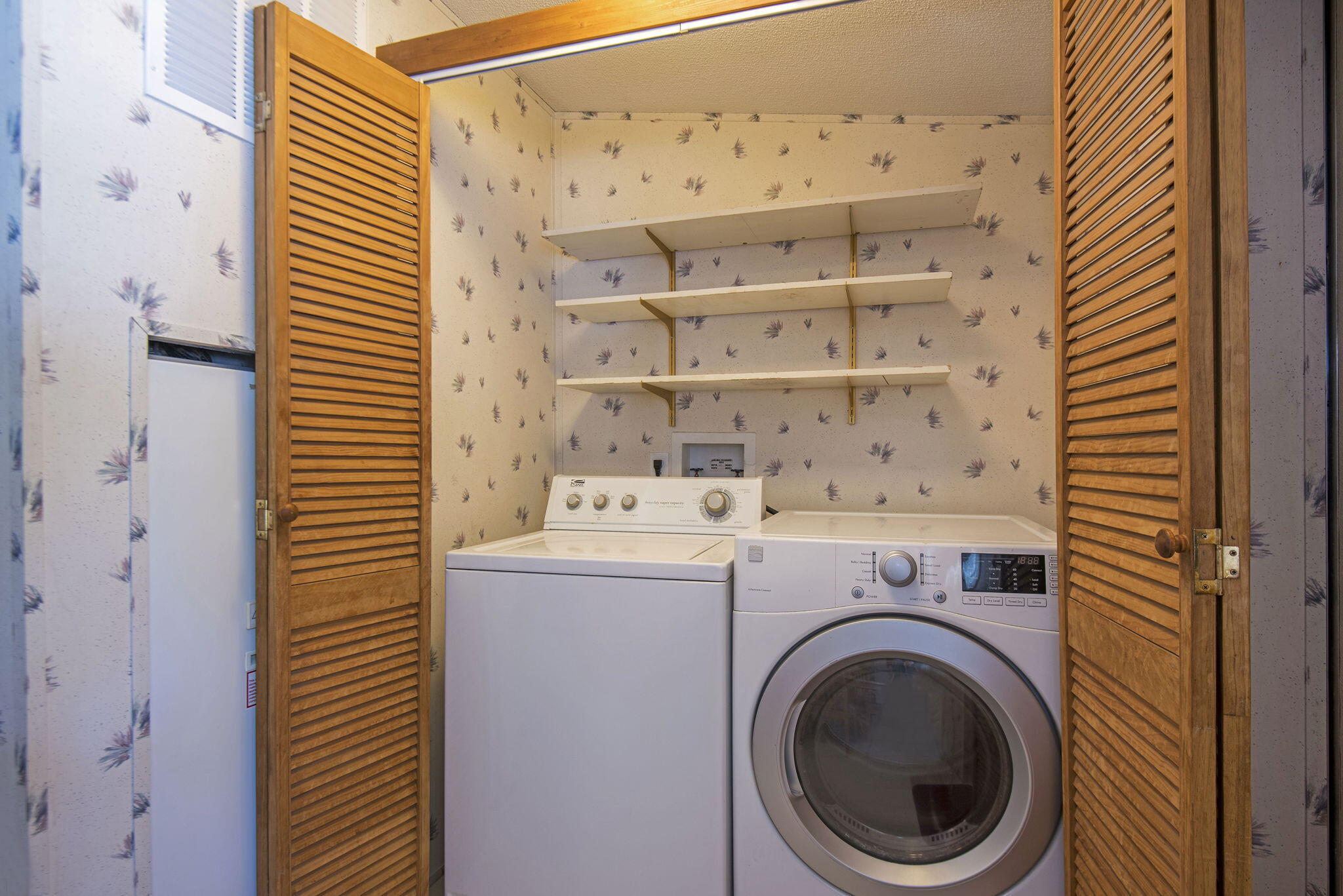 52667 Golden Astor Road La Pine, OR 97739 - Photo 8 of 18 Washer and dryer are included.