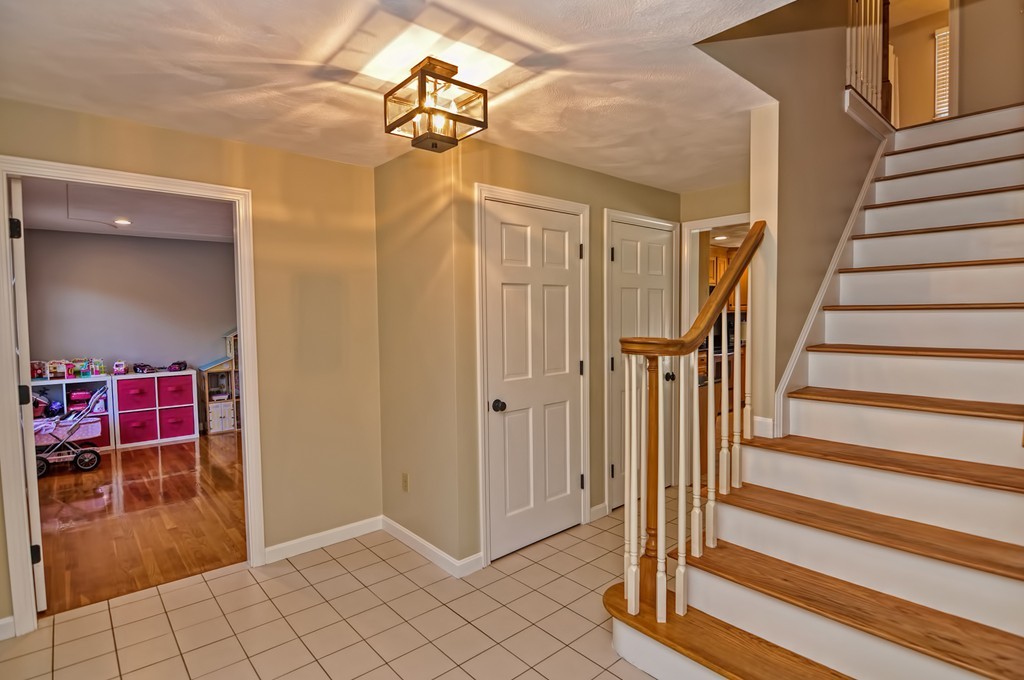 24 Jackson Circle Franklin, MA 02038 - Photo 3 of 29