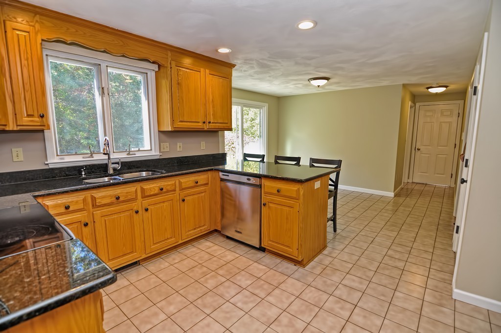 24 Jackson Circle Franklin, MA 02038 - Photo 5 of 29