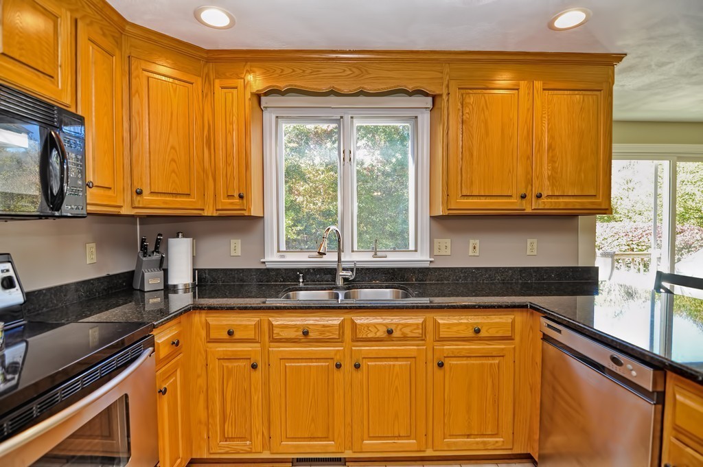 24 Jackson Circle Franklin, MA 02038 - Photo 6 of 29