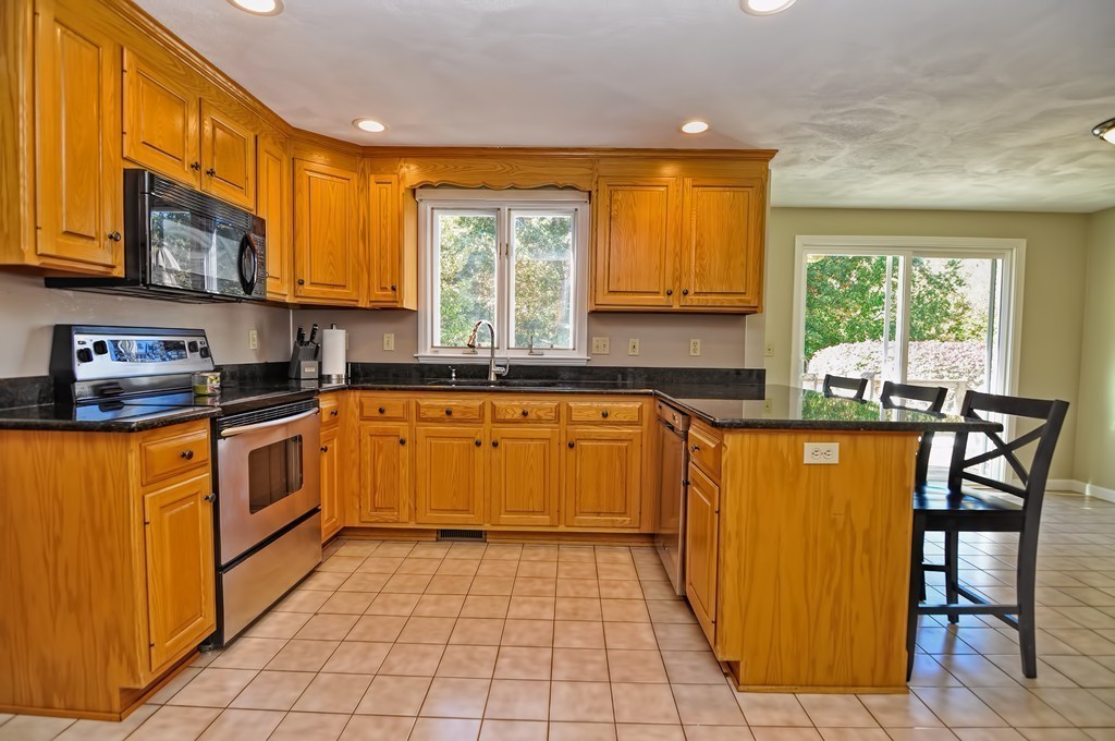 24 Jackson Circle Franklin, MA 02038 - Photo 7 of 29