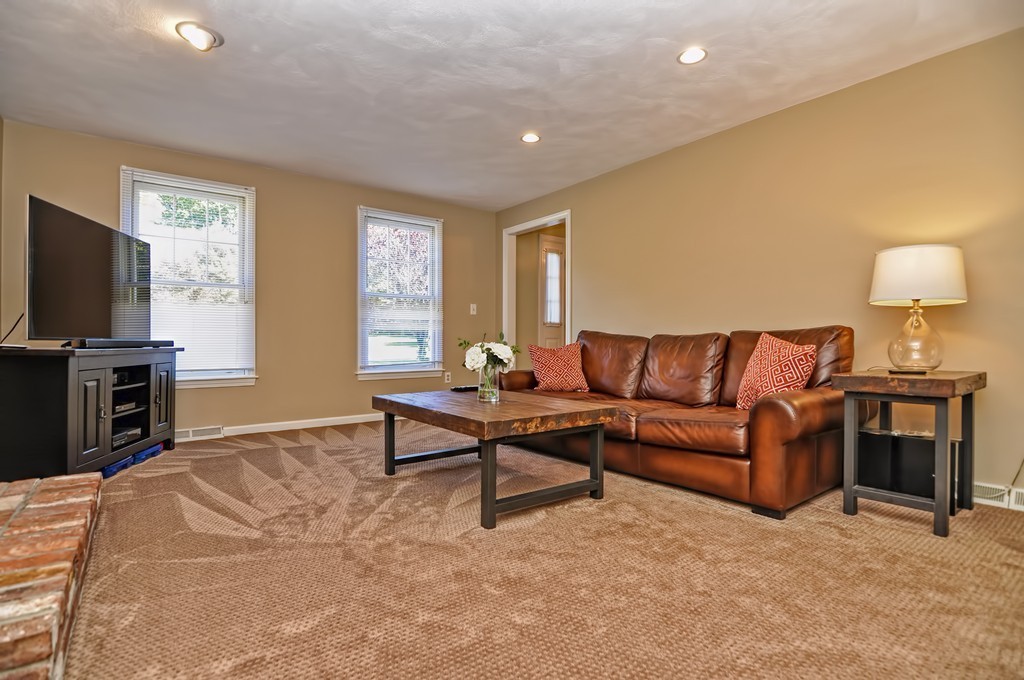 24 Jackson Circle Franklin, MA 02038 - Photo 9 of 29