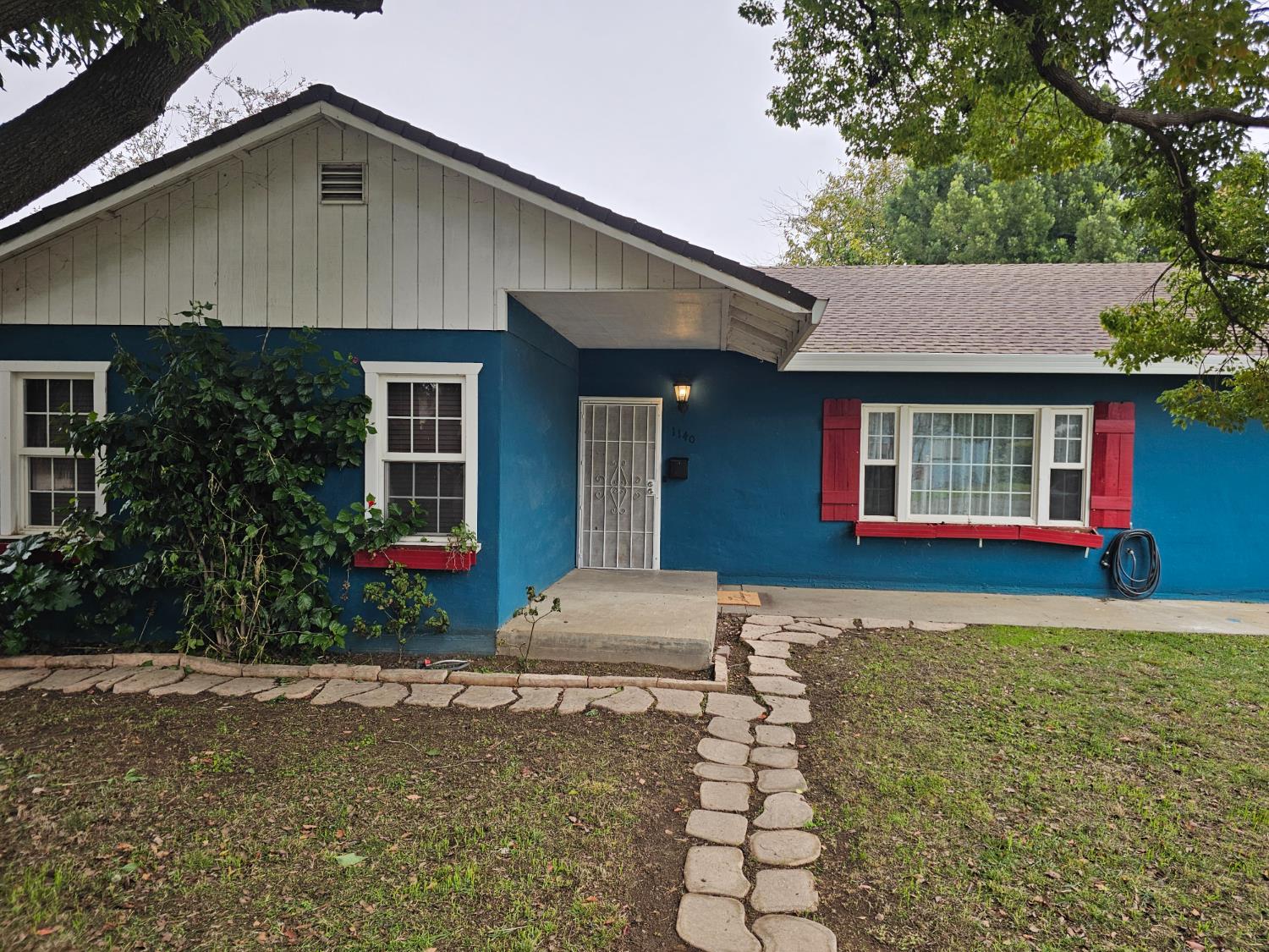1140 Locust Street Gridley, CA 95948 - Photo 2 of 22 a front view of a house with garden
