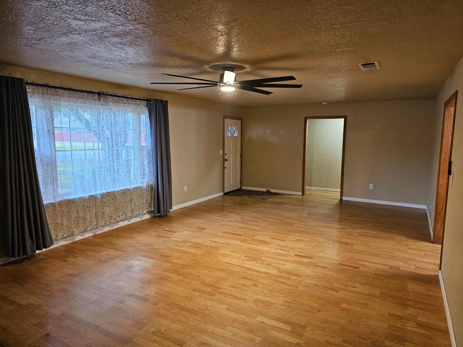 1140 Locust Street Gridley, CA 95948 - Photo 4 of 22 a view of an empty room
