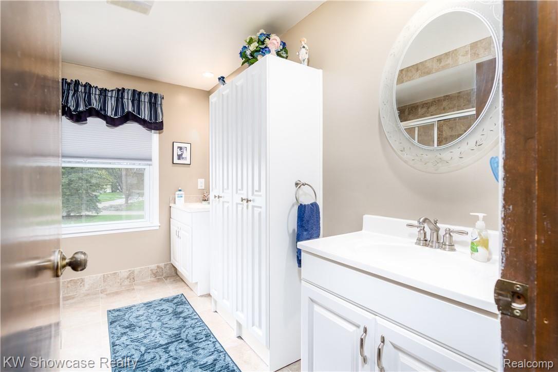 29977 High Valley Road Farmington, MI 48331 - Photo 25 of 34 High Valley-1-17.jpg