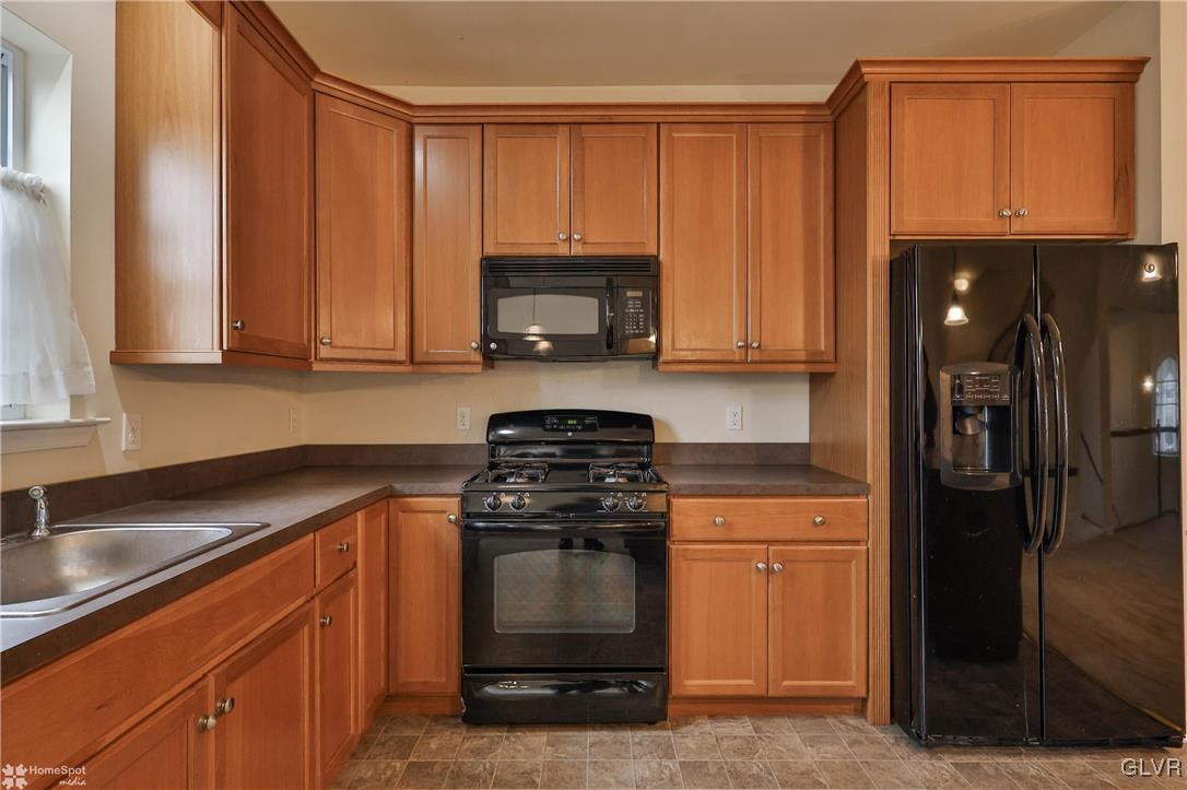 2202 Rising Hill Road Whitehall, PA 18052 - Photo 12 of 35 Gallery Image 12