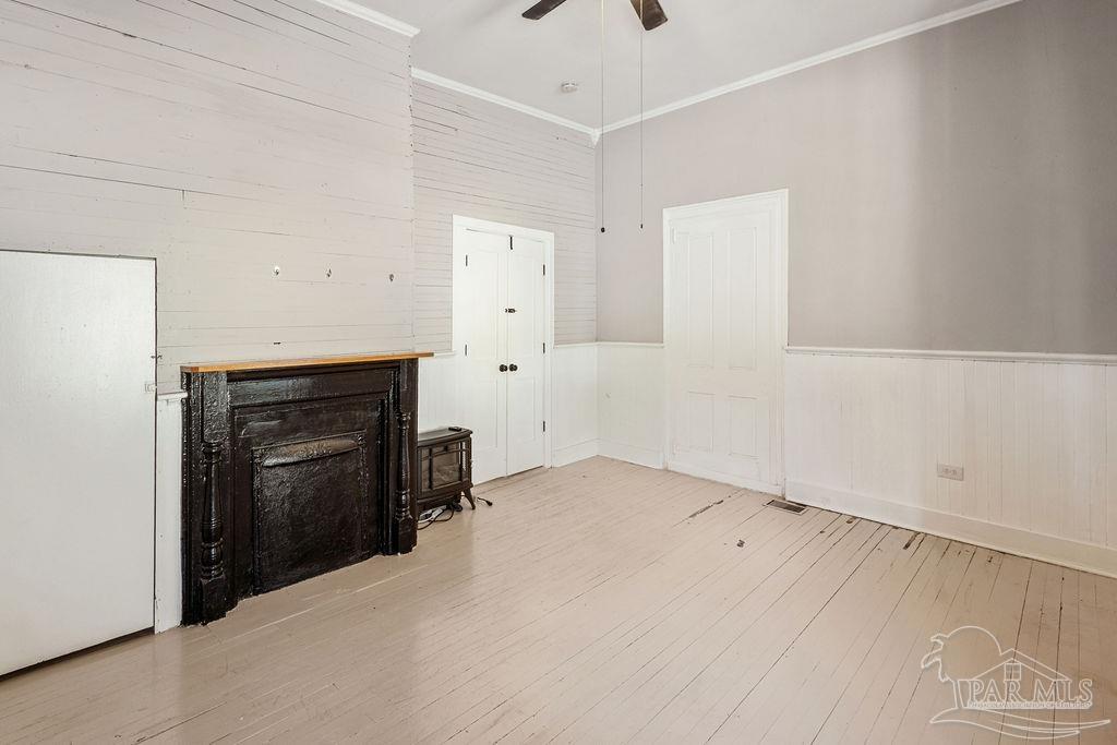 600 East Jackson Street Pensacola, FL 32501 - Photo 12 of 45 an empty room with a fireplace