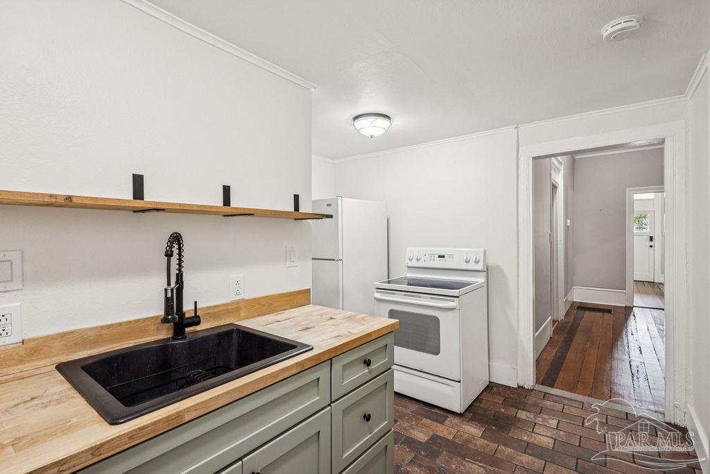 600 East Jackson Street Pensacola, FL 32501 - Photo 16 of 45 a kitchen with a sink and a stove