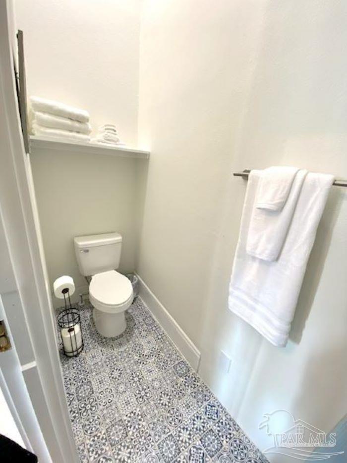 600 East Jackson Street Pensacola, FL 32501 - Photo 40 of 45 a bathroom with a toilet and a mirror