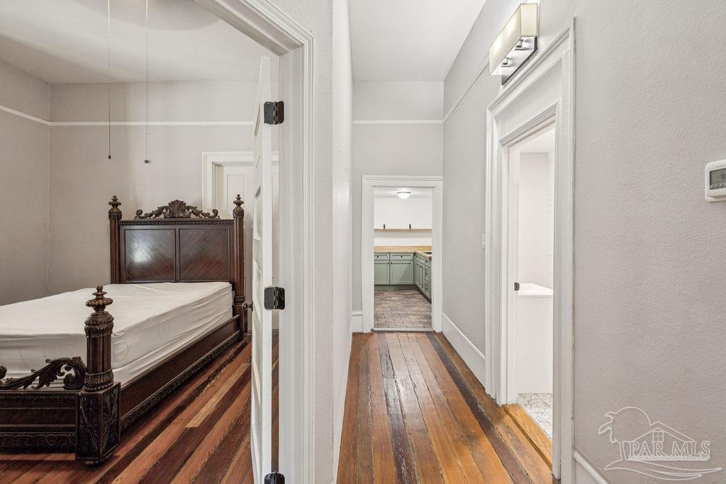 600 East Jackson Street Pensacola, FL 32501 - Photo 6 of 45 a bathroom with a bathtub and a shower