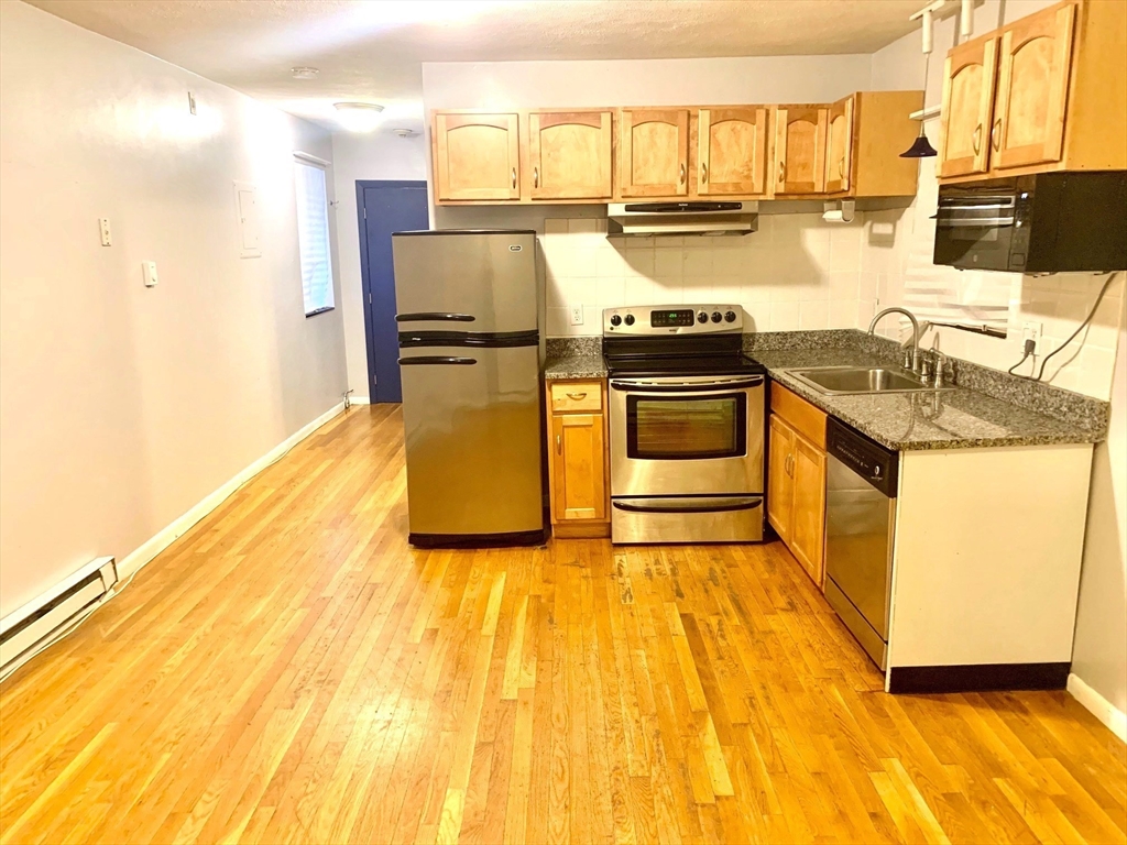 59 R Salem Street, Unit 1 Boston, MA 02113 - Photo 1 of 8 Gallery Image 1