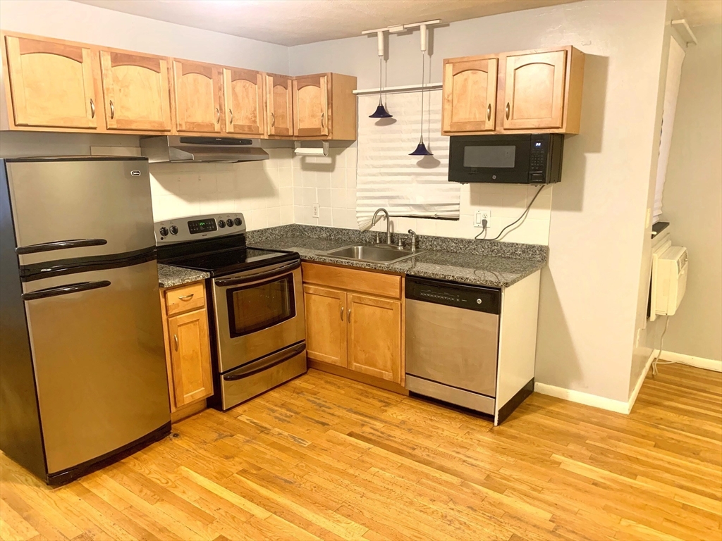 59 R Salem Street, Unit 1 Boston, MA 02113 - Photo 2 of 8 Gallery Image 2