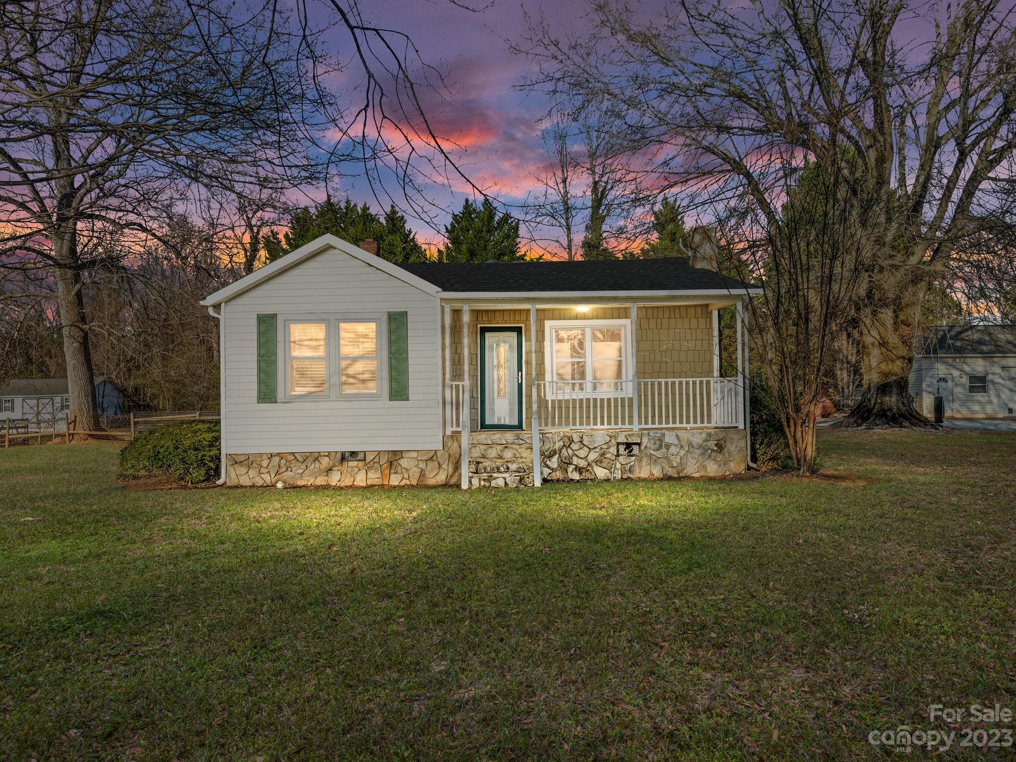 2489 Country Club Road Lincolnton, NC 28092 - Photo 1 of 47 Gallery Image 1