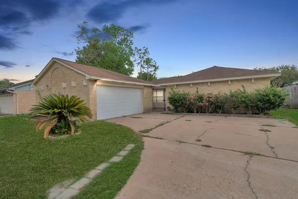 $1,825 | 13411 Splintered Oak Drive, Houston, TX 77065