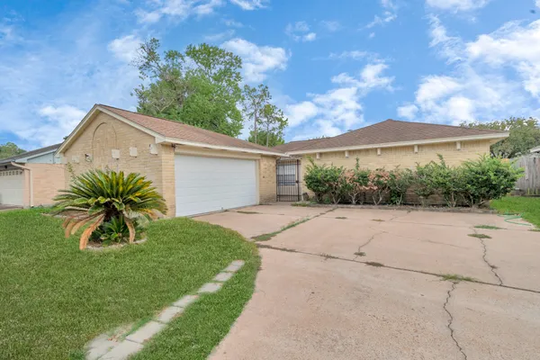 $1,825 | 13411 Splintered Oak Drive, Houston, TX 77065