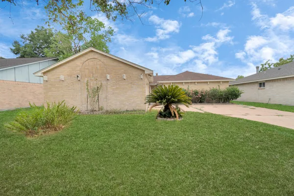 $1,825 | 13411 Splintered Oak Drive, Houston, TX 77065