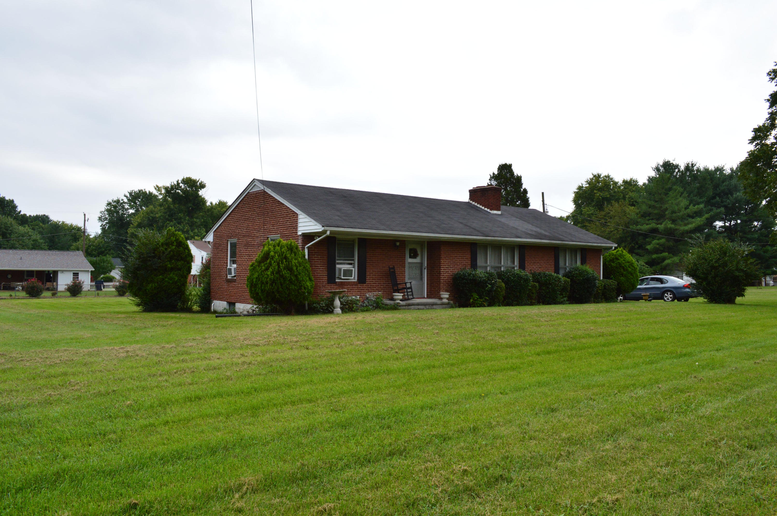 5430 Cove Road Roanoke, VA 24017 - Photo 3 of 35 DSC_0452