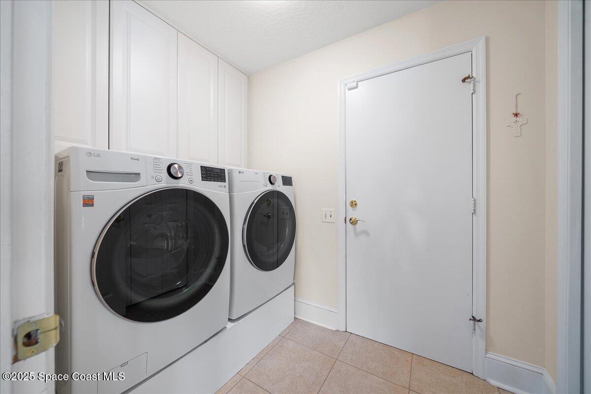 171 Seaview Street Melbourne Beach, FL 32951 - Photo 37 of 44 a utility room with dryer and washer