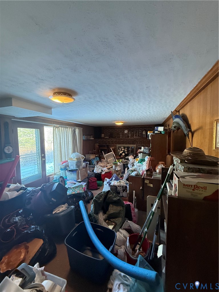 654 Scarlet Oak Road Richmond, VA 23235 - Photo 9 of 12 a room with gym equipment