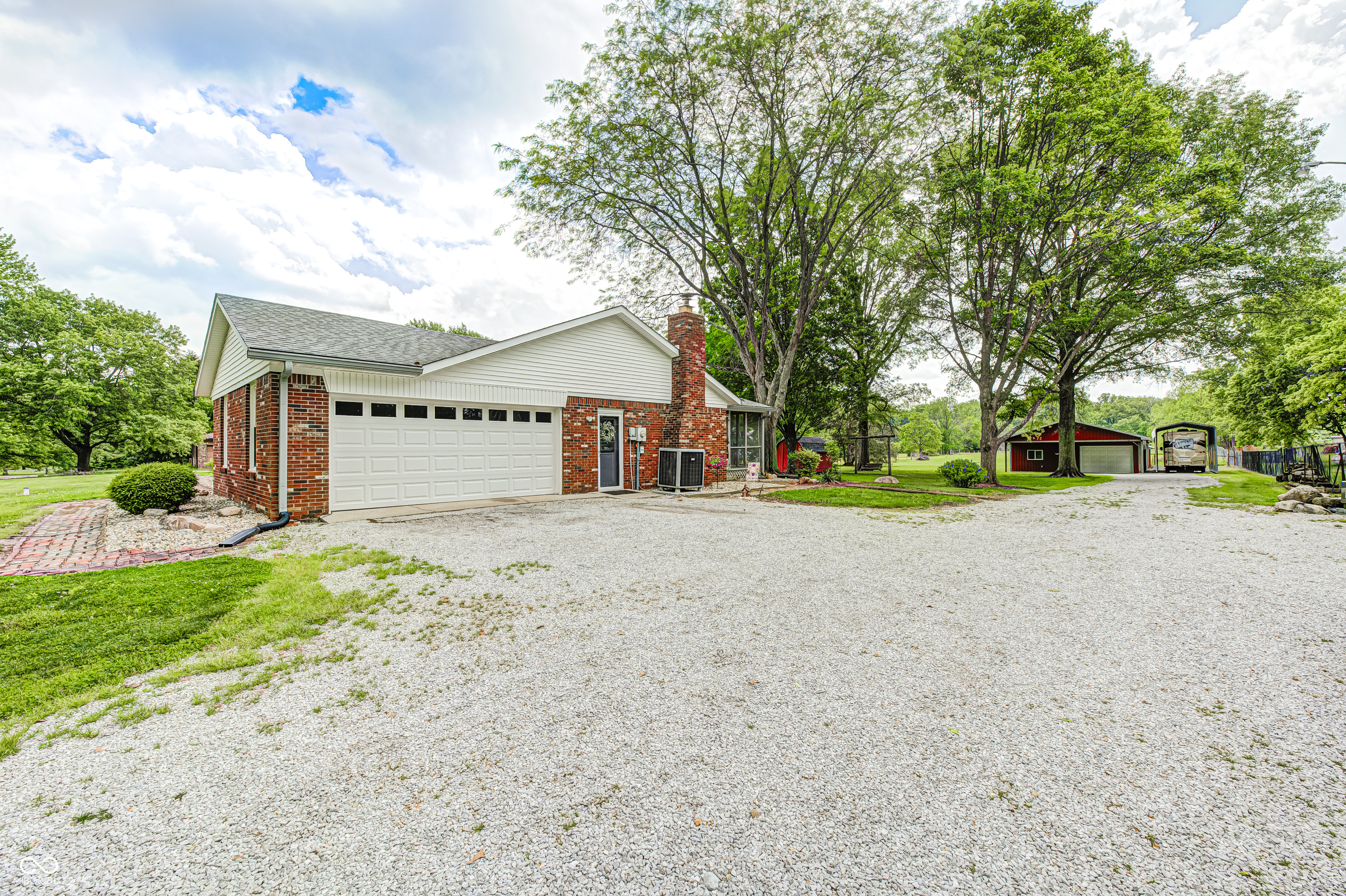 9557 Shelbyville Road Indianapolis, IN 46259 - Photo 2 of 46