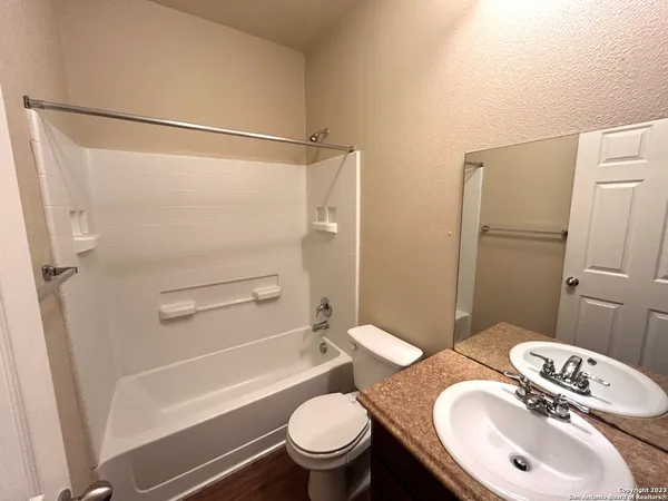 $1,599 | 565 Advantage Drive, New Braunfels, TX 78130