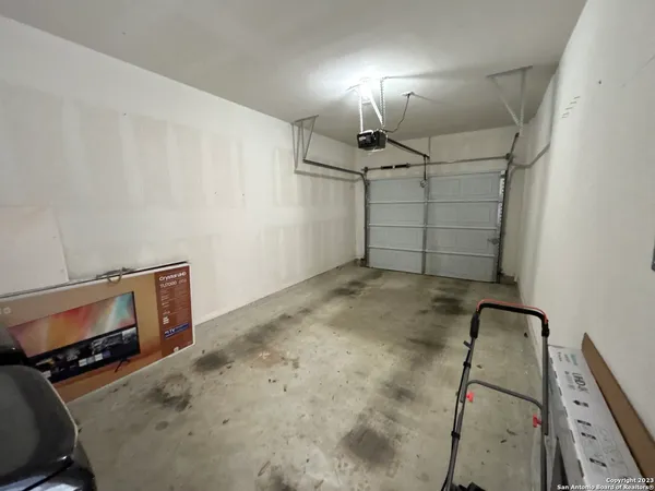 $1,599 | 565 Advantage Drive, New Braunfels, TX 78130